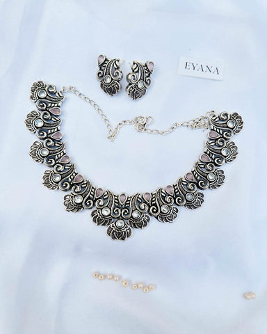 Dlayre Necklace Set