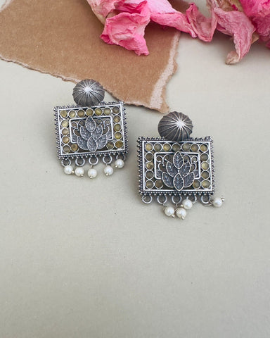 Oiana Earrings