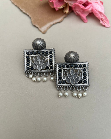 Oiana Earrings Black